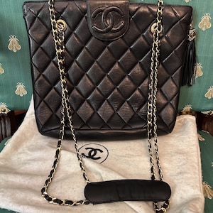 Chanel Vintage gesteppte schwarze Leder-Einkaufstasche von 1980.