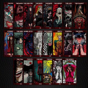 Puede incluir: Un juego de 22 cartas de tarot con bordes negros y rojos. Cada carta presenta una ilustraci&oacute;n diferente con un estilo oscuro y g&oacute;tico. Las cartas est&aacute;n numeradas del 0 al 21. Los t&iacute;tulos de las cartas est&aacute;n escritos en blanco sobre fondo negro.