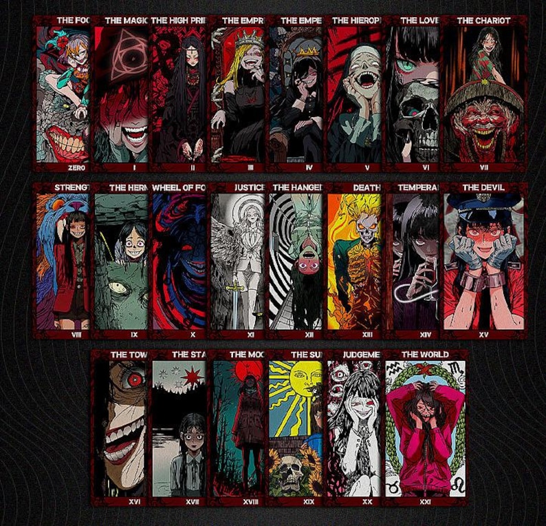 Puede incluir: Un juego de 22 cartas de tarot con bordes negros y rojos. Cada carta presenta una ilustraci&oacute;n diferente con un estilo oscuro y g&oacute;tico. Las cartas est&aacute;n numeradas del 0 al 21. Los t&iacute;tulos de las cartas est&aacute;n escritos en blanco sobre fondo negro.