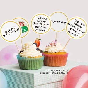 Könnte beinhalten: Druckbare Cupcake-Topper mit einem Thema der Fernsehserie Friends. Die Topper zeigen den Text "Baby Shower", "The One Where Sarah Become a Mom", "Sarah" und "The One Where Sarah & Mike Have a Baby".