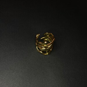 Bague or femme ajustable irrégulière Anneau réglable métal liquide fondu Bijoux moderne & minimaliste Golden ring image 3