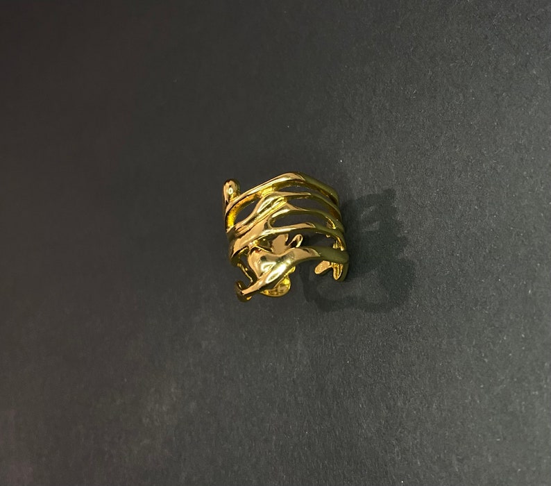 Bague or femme ajustable irrégulière Anneau réglable métal liquide fondu Bijoux moderne & minimaliste Golden ring image 4