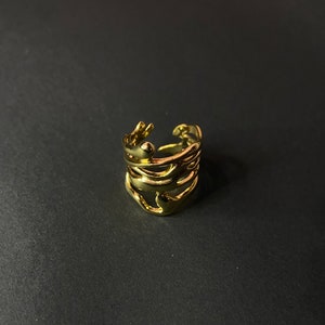 Bague or femme ajustable irrégulière Anneau réglable métal liquide fondu Bijoux moderne & minimaliste Golden ring image 1