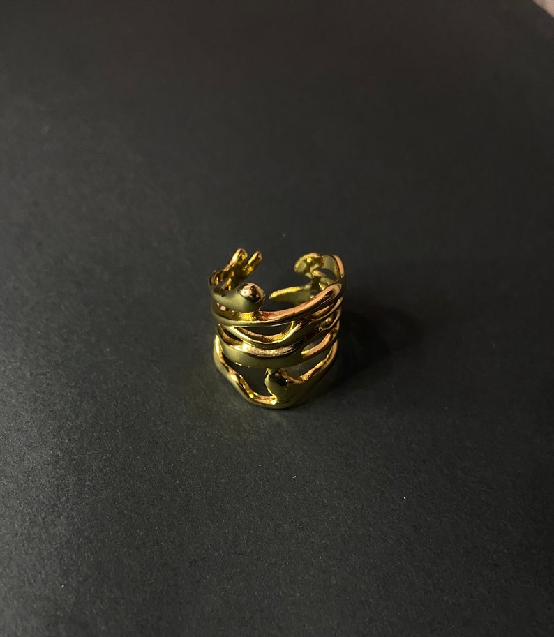Bague or femme ajustable irrégulière Anneau réglable métal liquide fondu Bijoux moderne & minimaliste Golden ring image 1