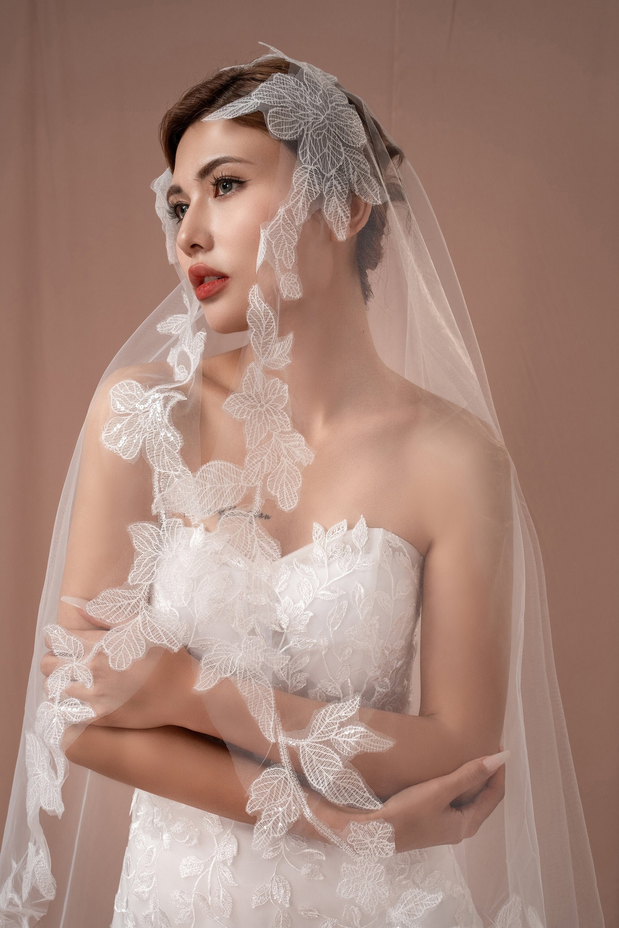 1pc Women's Lace Edged Bridal Veil, Single Layer Short Veil