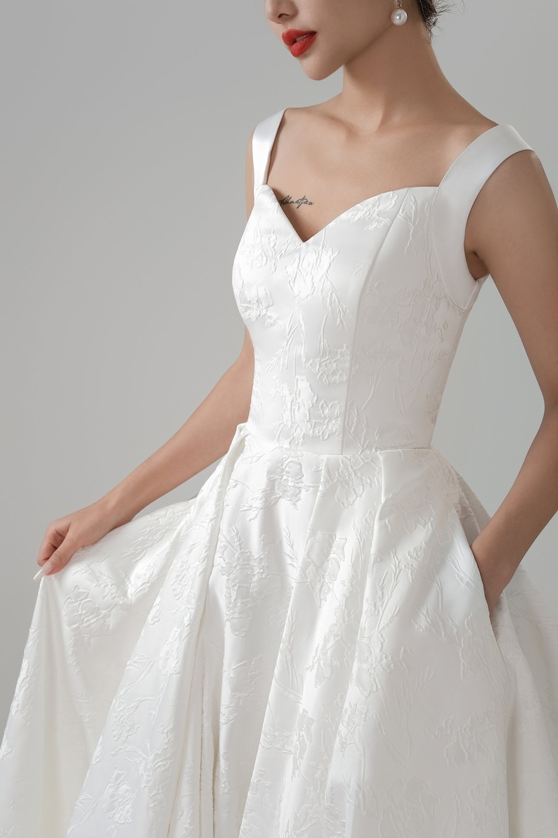 Vestido de novia de satén con relieve jacquard marfil, tirantes y bolsillos, vestido de novia personalizado, vestido moderno con cintura natural preordenada. imagen 1