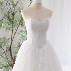 Weiße Spitze Hochzeit Brautkleid Liebstes Brautkleider benutzerdefinierte Vintage Vibe Hochzeit bodenlanges Kleid für Hochzeit Tropfentaille