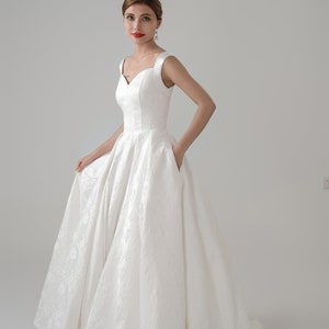 Vestido de novia de satén con relieve jacquard marfil, tirantes y bolsillos, vestido de novia personalizado, vestido moderno con cintura natural preordenada. imagen 6