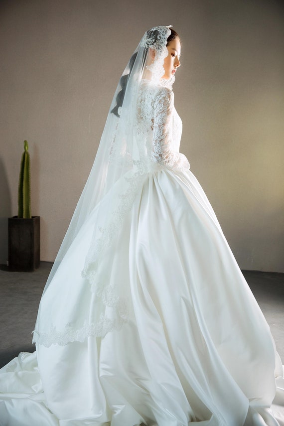 Vintage Lace Veils, Beautiful Veils for Brides, Ivory Lace Edge