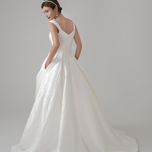 Vestido de novia de satén con relieve jacquard marfil, tirantes y bolsillos, vestido de novia personalizado, vestido moderno con cintura natural preordenada. imagen 7
