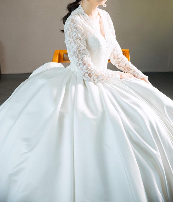 bridal dress classic Miranda by Vittoria Soltero lace wedding dresses with sleeves Timeless Strapless Wedding Dress |