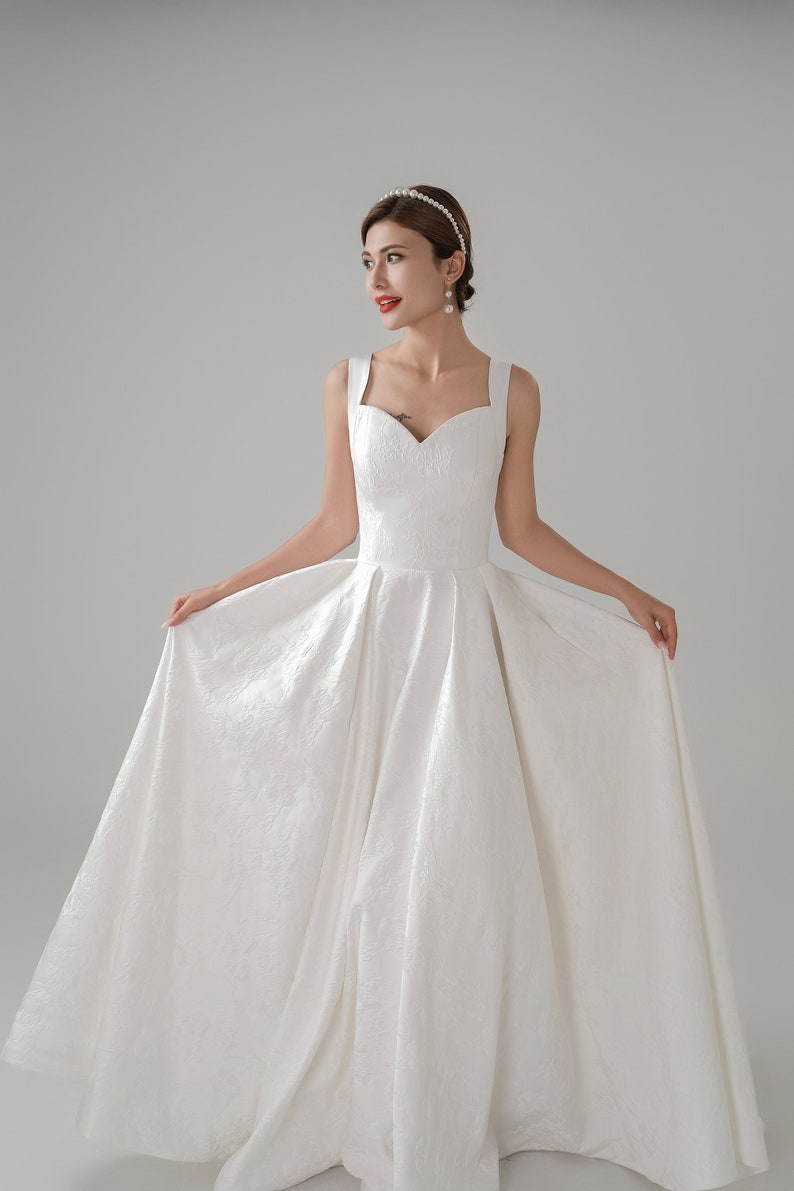 Vestido de novia de satén con relieve jacquard marfil, tirantes y bolsillos, vestido de novia personalizado, vestido moderno con cintura natural preordenada. imagen 9