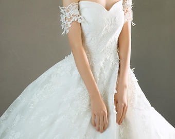 Gorgeous lace wedding dress off the shoulder full A-line chapel train bridal gowns custom modern ivory wedding gowns princess lace appliques