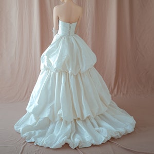 Custom taffeta wedding dresses ball gown bubble bridal gowns strapless pleated V neck removable overskirt pre-order bridal dresses vintage