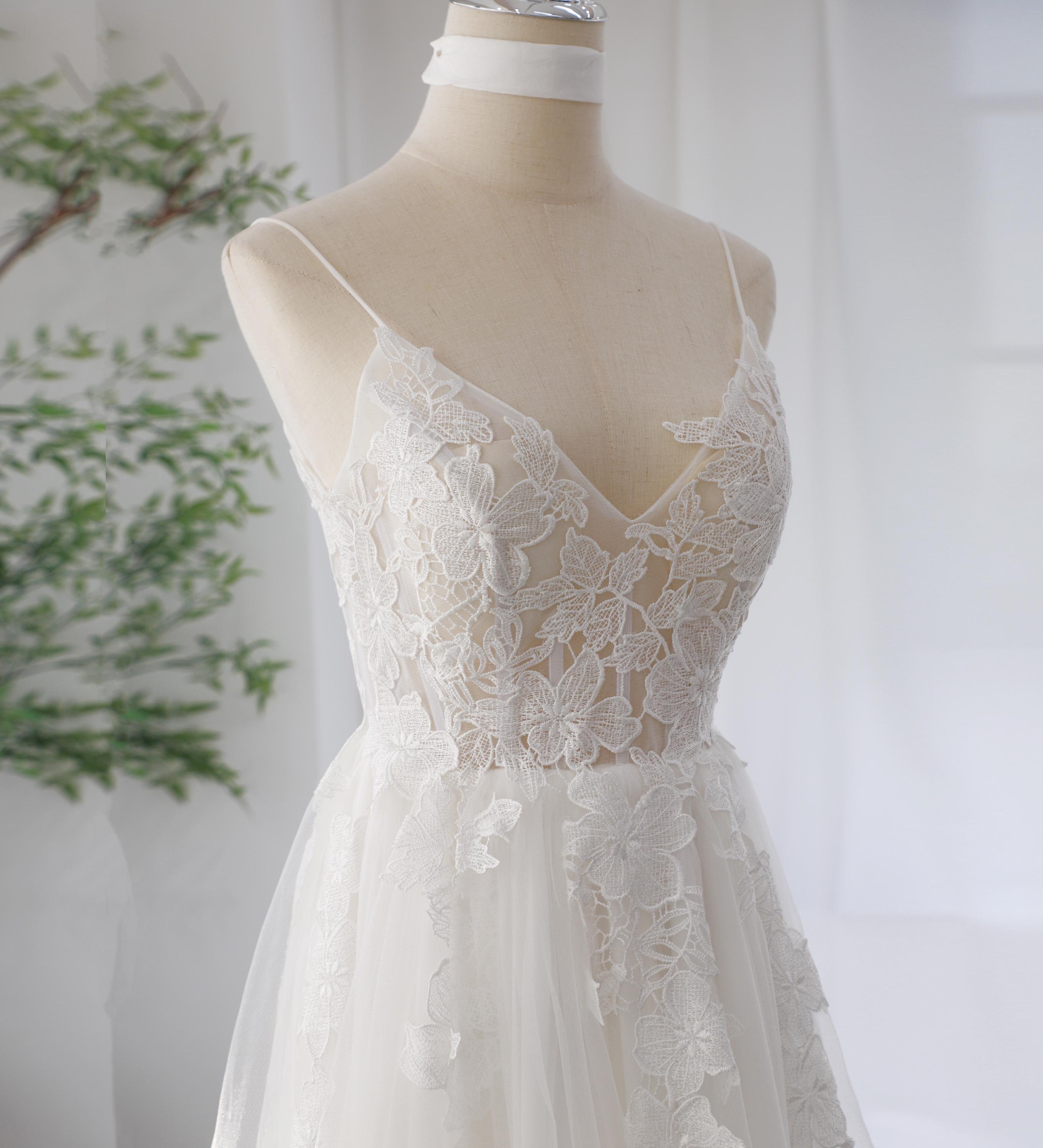 spaghetti strap a line dress Sexy Long A-line Sweetheart Sleeveless Spaghetti Straps Backless Wedding Dress with Chapel Train