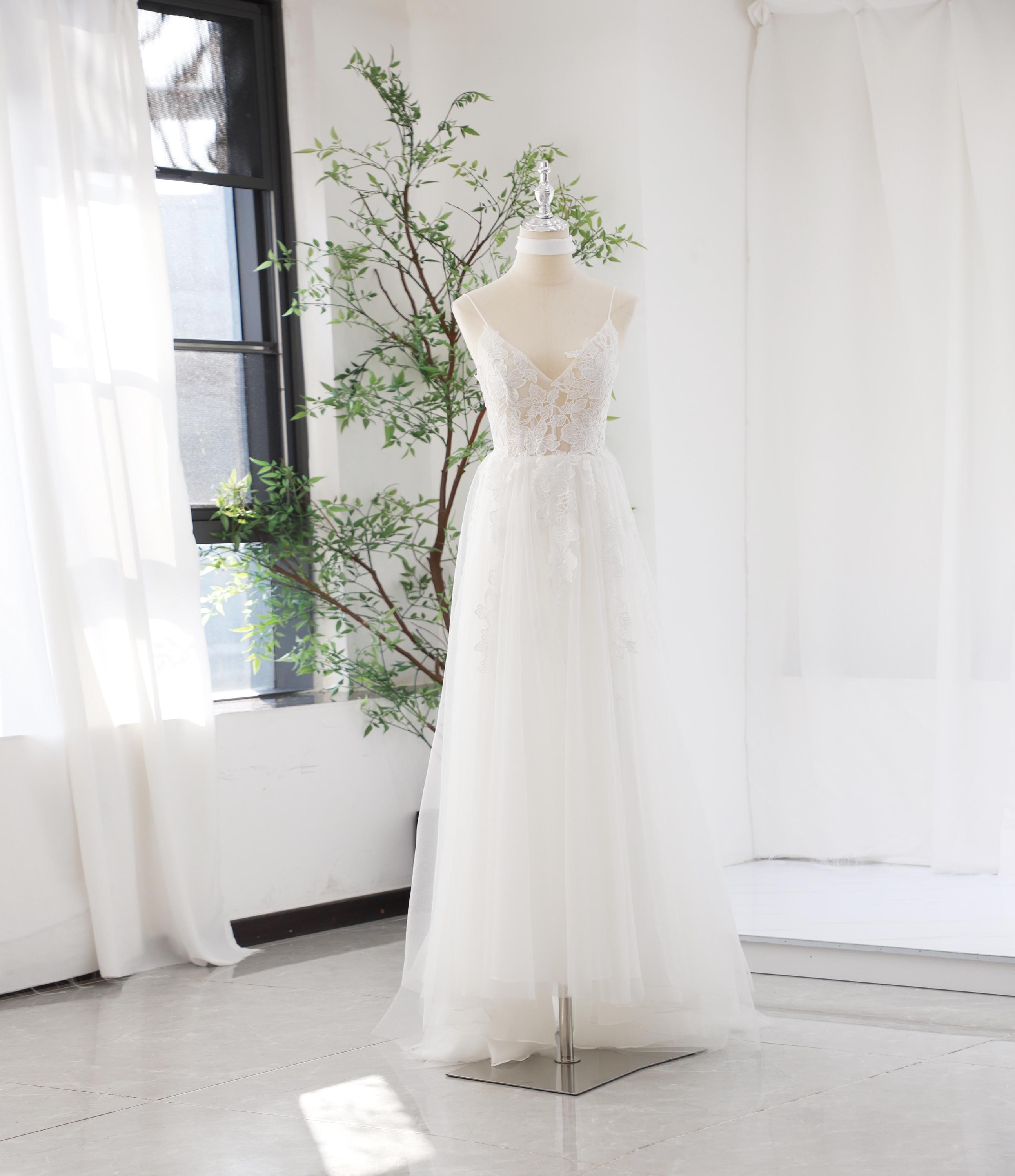 Spaghetti straps deep v neck bridal dress low back A-line wedding dress custom lace tulle casual bridal gowns ivory trendy dresses bride