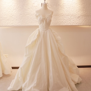 Beige taffeta wedding dress chapel train full bridal dress sophisticated wedding gown 2024 new