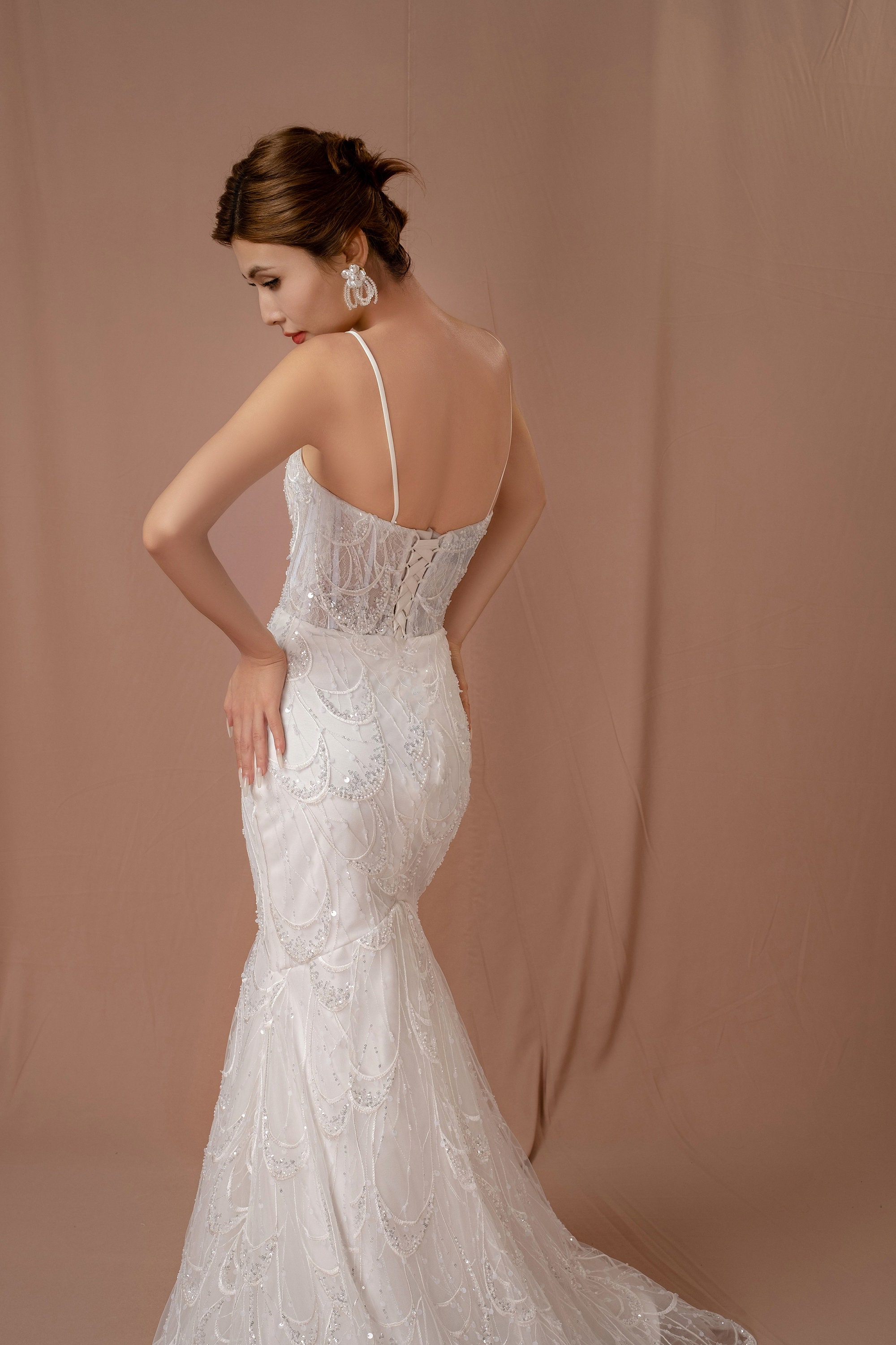 Stunning White Spaghetti-Straps Wedding Dresses Pearls Appliques Dress For Bride Floor-length Bridal Gown Vestido De Novia