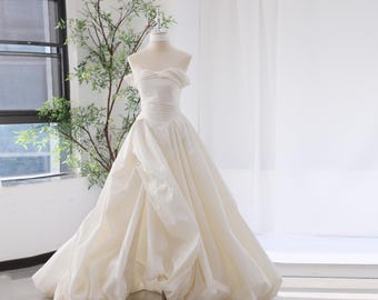 Modernes Brautkleid Taft trägerlos Tropfen Taille Falten ivory Brautkleid benutzerdefinierte Kapelle Zug Hochzeit Anlass Kleider