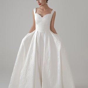 Vestido de novia de satén con relieve jacquard marfil, tirantes y bolsillos, vestido de novia personalizado, vestido moderno con cintura natural preordenada. imagen 5