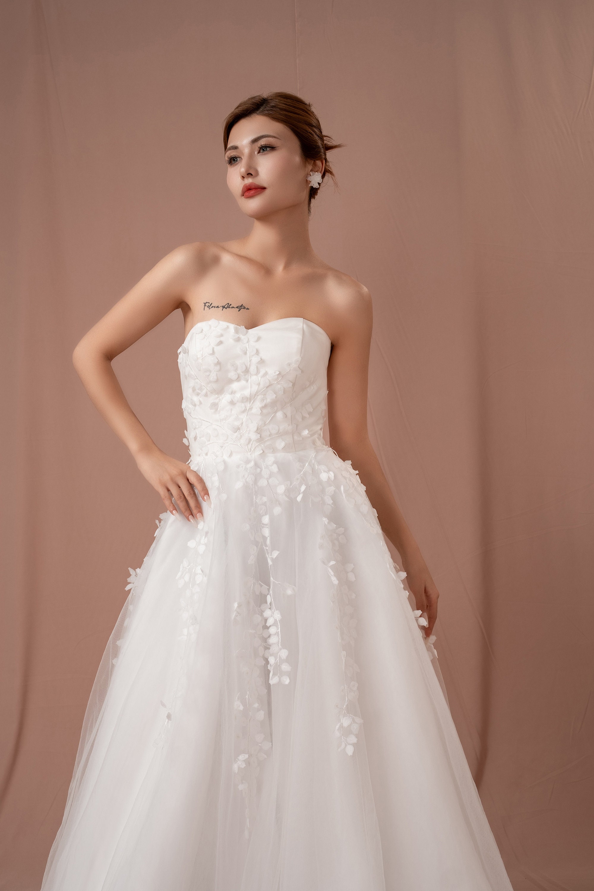 Tulle midi wedding dress with 3D laser cut daisies