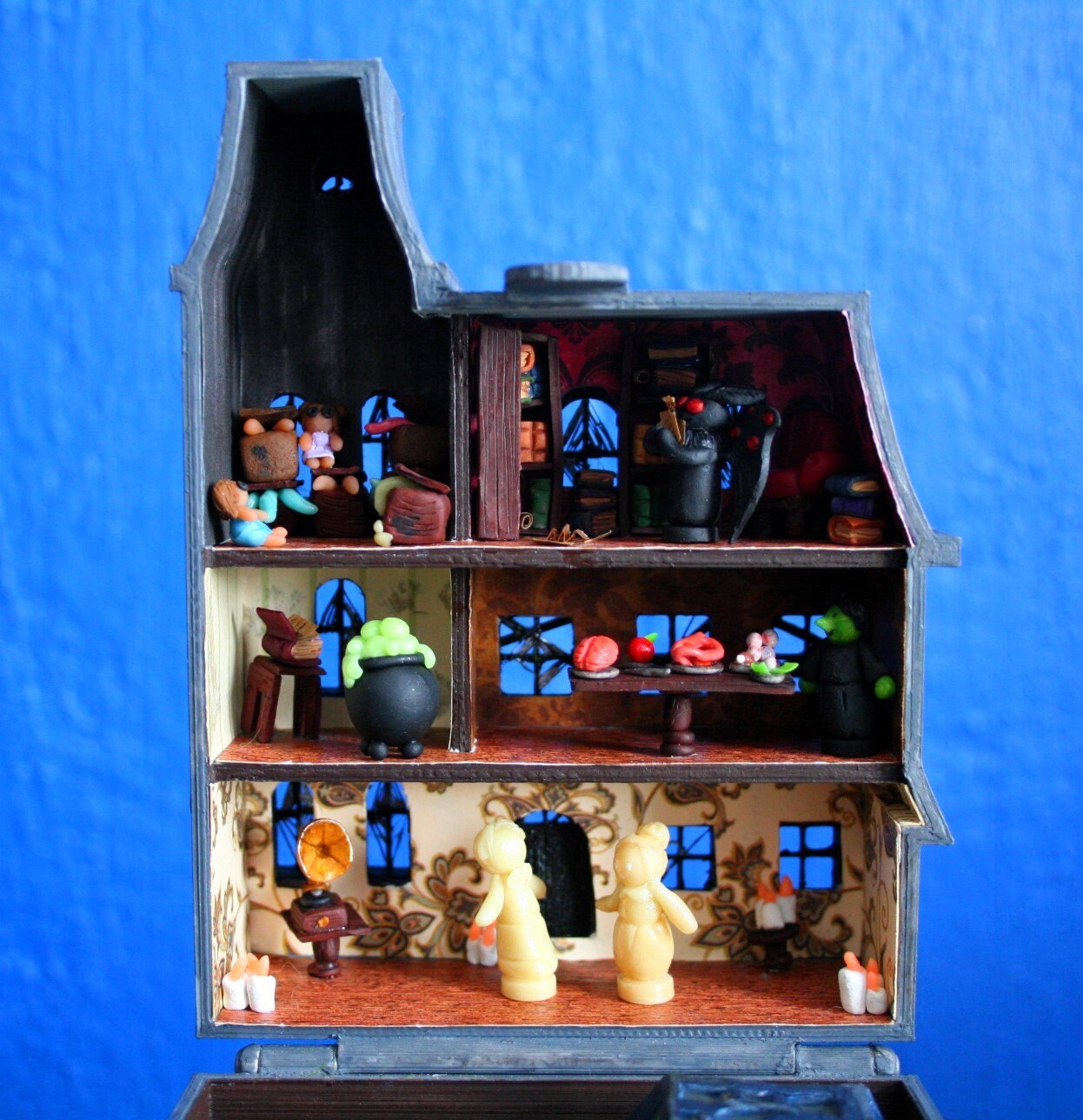 The Haunted House a 3D Printed Miniature, Spooky Haunted House, Polly ...
