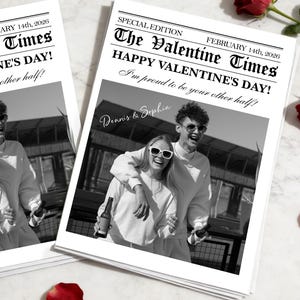 Może przedstawiać: Czarno-biały wydruk gazety walentynkowej ze zdjęciem pary. Nagł&oacute;wek brzmi "The Valentine Times" i "Happy Valentine's Day!" z datą 14 lutego 2026 r. Widoczne są r&oacute;wnież imiona "Dennis & Sophia".