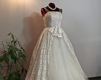 Stunning Princess Wedding Dress 50"s Lace Tulle Bow