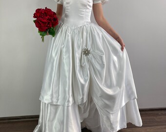 Das atemberaubende Vintage-Brautkleid im Prinzessin-Stil aus den 80ern.