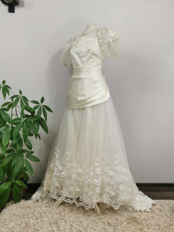 1950s vintage long lace train bridal wedding gown… - image 1
