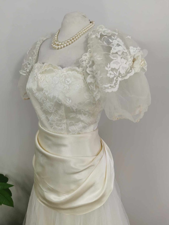 1950s vintage long lace train bridal wedding gown… - image 9