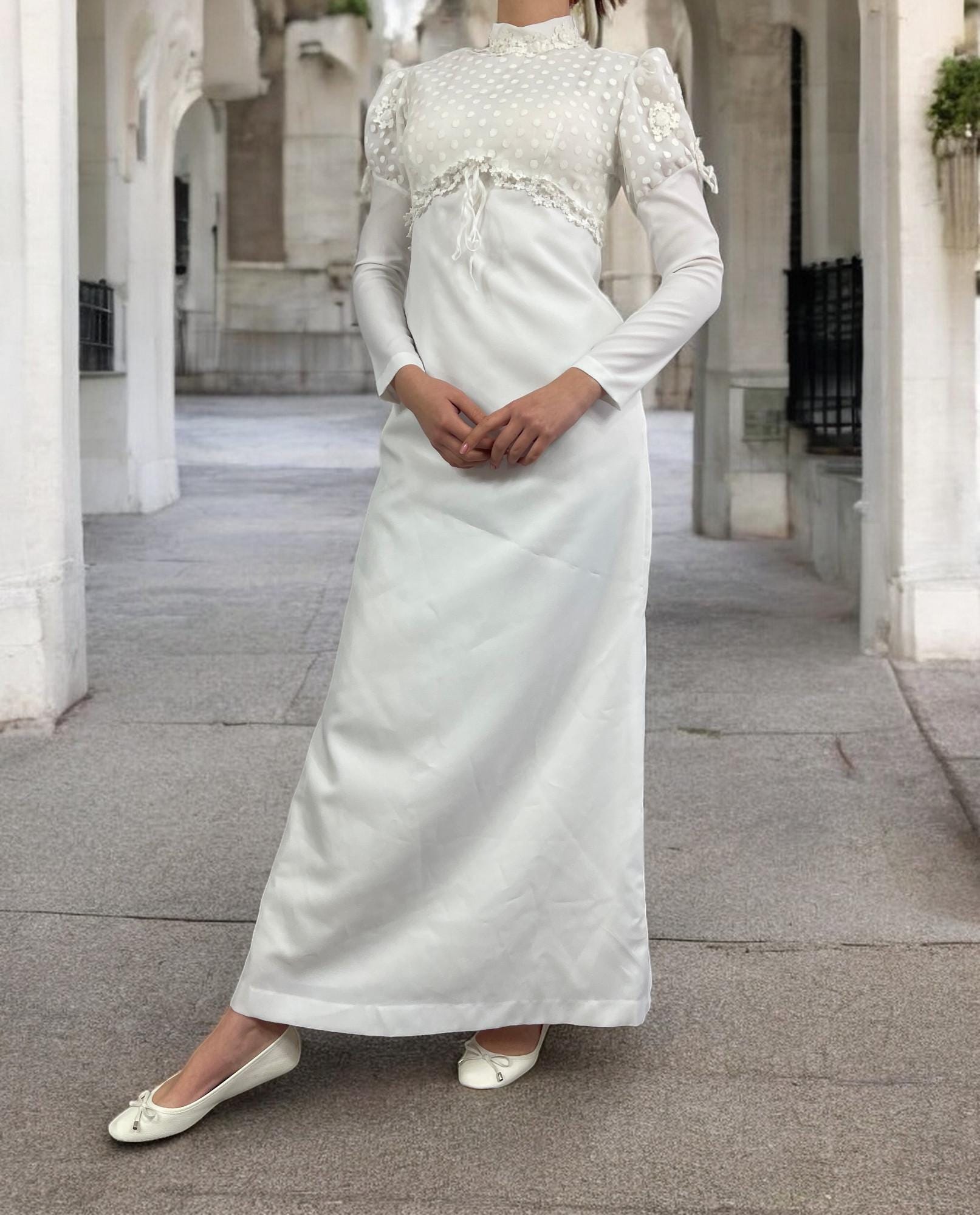 Long Sleeves 70s Modest Vintage Wedding Dress