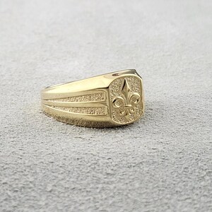 Anel de sinete de flor de lis de ouro 14k - Anel masculino feito à mão com detalhe de lótus