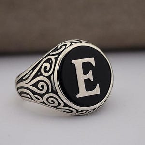 Anillo con inicial de plata, anillo con letra para hombre, anillo con monograma, anillo personalizado para hombre, anillo con letra personalizada, regalo para esposo