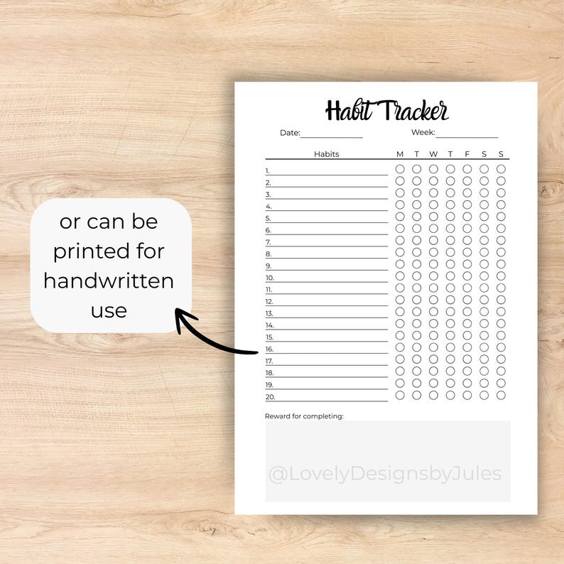 K&ouml;nnte beinhalten: Ein wei&szlig;es Habit-Tracker-Blatt mit dem Titel "Habit Tracker" in einer handschriftlichen Schriftart. Das Blatt enth&auml;lt Platz f&uuml;r Daten, Gewohnheiten und ein w&ouml;chentliches Tracking-Raster. Der Text lautet "or can be printed for handwritten use."