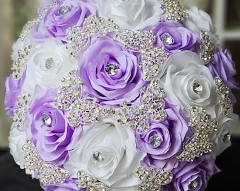 Bouquet di lavanda per la Quinceañera: spille con fiori e farfalle in argento