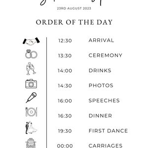 Puede incluir: Un programa de boda con un diseño en blanco y negro. El programa incluye la hora y el evento del día de la boda, como la llegada, la ceremonia, las bebidas, las fotos, los discursos, la cena, el primer baile y los coches.