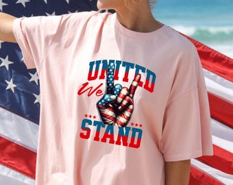 Maglietta con bandiera americana e simbolo della pace, patriottica, per il 4 luglio, "Uniti restiamo in piedi", 10% cotone.