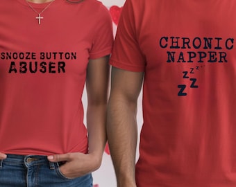 Camisetas divertidas y divertidas para parejas con humor para dormir, regalo para parejas, diseño tipográfico minimalista.