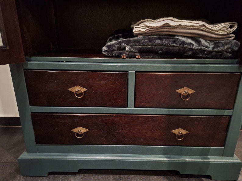 Antique showcase, living room cupboard image 5