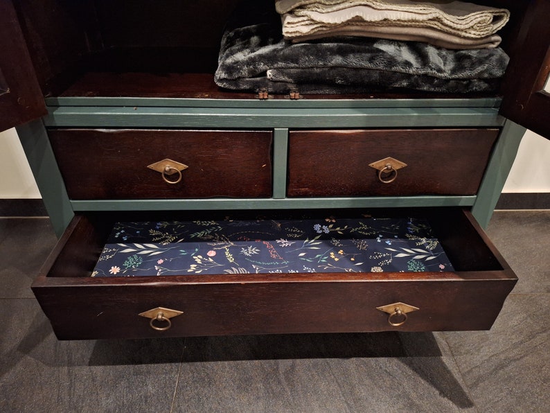 Antique showcase, living room cupboard image 6