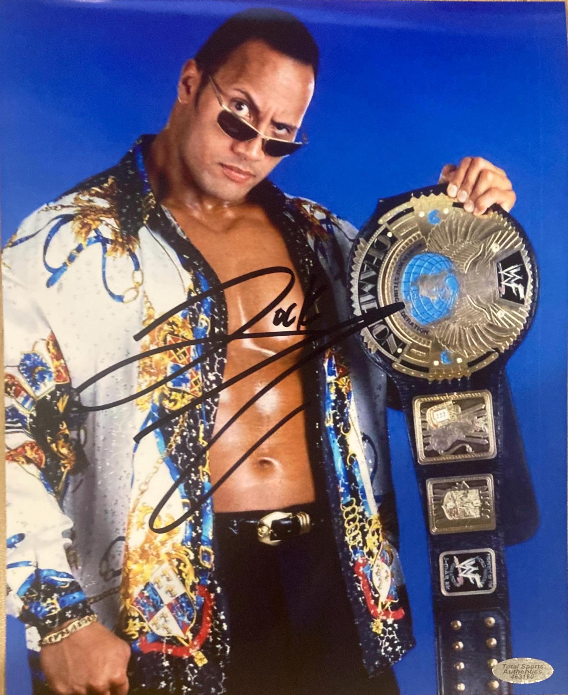 ドウェイン・ザ・ロック・ジョンソン直筆サイン入りWWE 8x10写真 COA
