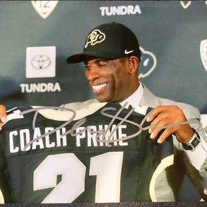 Deion Sanders Coach Prime Signiert Colorado Buffaloes 8x10 Photo COA & Hologramm