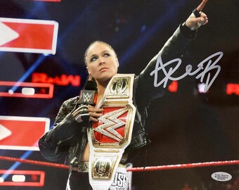ドウェイン・ザ・ロック・ジョンソン直筆サイン入りWWE 8x10写真 COA