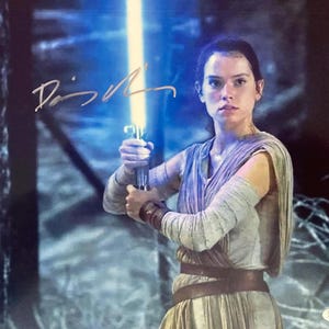 Daisy Ridley Signed Star Wars 8x10 Photo COA Hologram