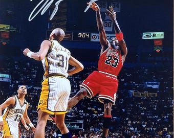 ヤニス・アデトクンボ ミルウォーキー・バックス 直筆サイン入り NBA