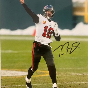 Tom Brady Signed Tampa Bay Buccaneers 8x10 Photo COA