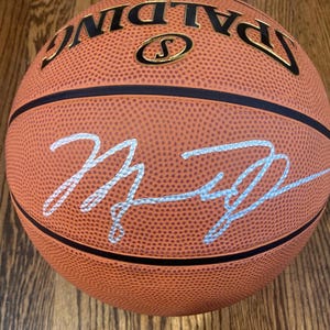Michael Jordan Chicago Bulls Signed Spalding Basketball COA & Hologram