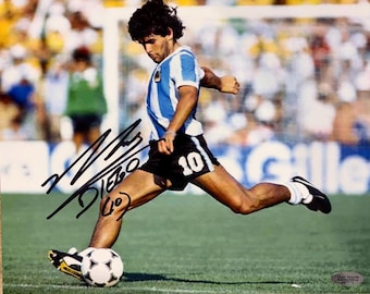 Foto 8x10 firmada por Diego Maradona con la selección argentina COA y holograma