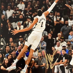 Victor Wembanyama San Antonio Spurs Signed 8x10 Photo COA & Hologram